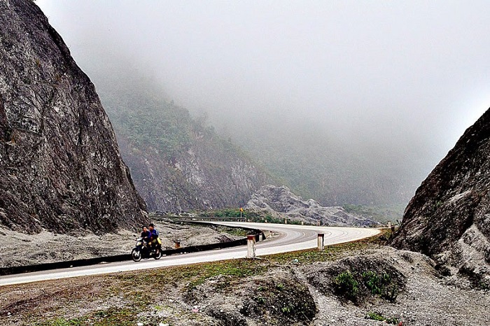 Đèo Đá Trắng nổi tiếng trên đường đến thung lũng Mai Châu
